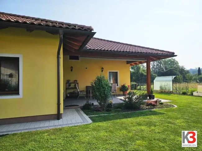 K3 - TRAUMHAFTER BUNGALOW in exklusiver Bauweise in ruhiger Dorfrandlage, barrierefrei, sucht anspruchsvollen neuen Besitzer. - Titelbild
