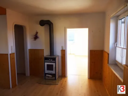 K3 - Zwei-Zimmer-Wohnung mit Kaminofen und Balkon
