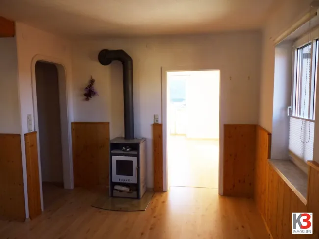 K3 - Zwei-Zimmer-Wohnung mit Kaminofen und Balkon - Bild