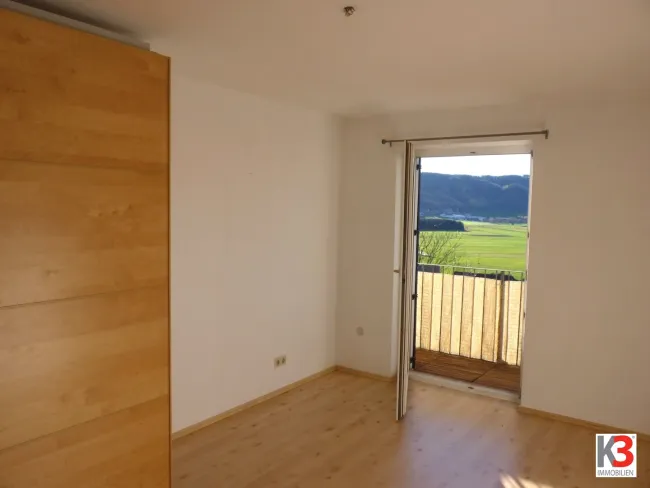 K3 - Zwei-Zimmer-Wohnung mit Kaminofen und Balkon - Titelbild