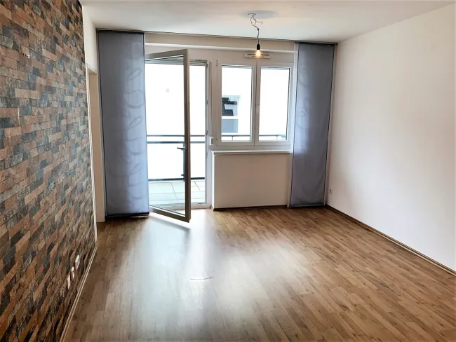 Wiener Straße: 2 Zimmerwohnung mit südwestlichen Balkon und Stellplatz inklusive! - Bild