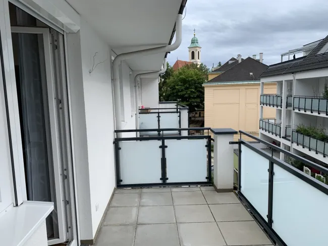 Wiener Straße: 2 Zimmerwohnung mit südwestlichen Balkon und Stellplatz inklusive! - Titelbild
