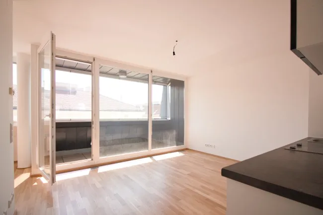 Sonnige Dachgeschoßwohnung in TOP Lage | Loggia | 80 m zur U3 - Bild