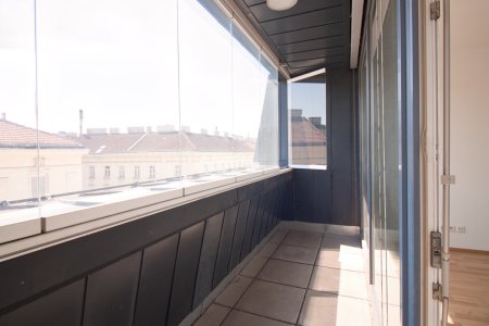 Sonnige Dachgeschoßwohnung in TOP Lage | Loggia | 80 m zur U3