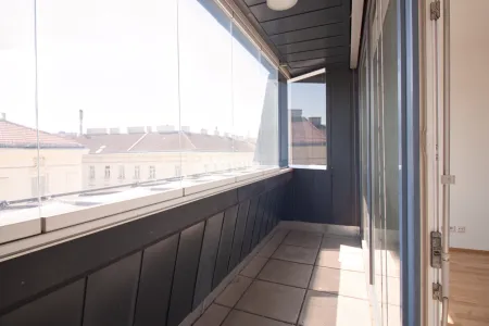 Sonnige Dachgeschoßwohnung in TOP Lage | Loggia | 80 m zur U3