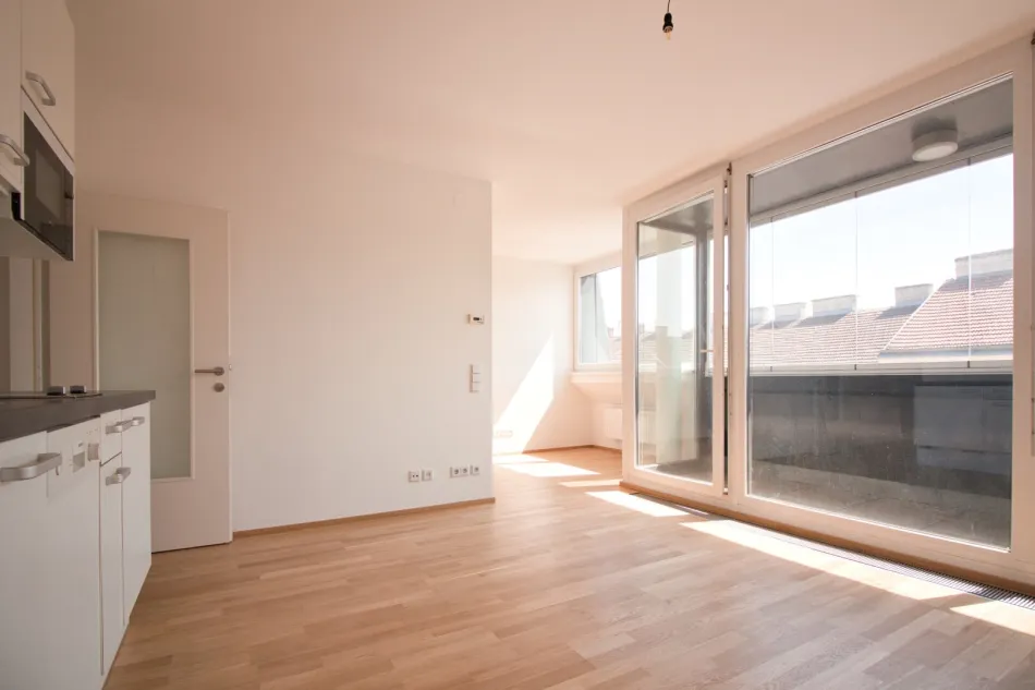 Sonnige Dachgeschoßwohnung in TOP Lage | Loggia | 80 m zur U3 - Titelbild
