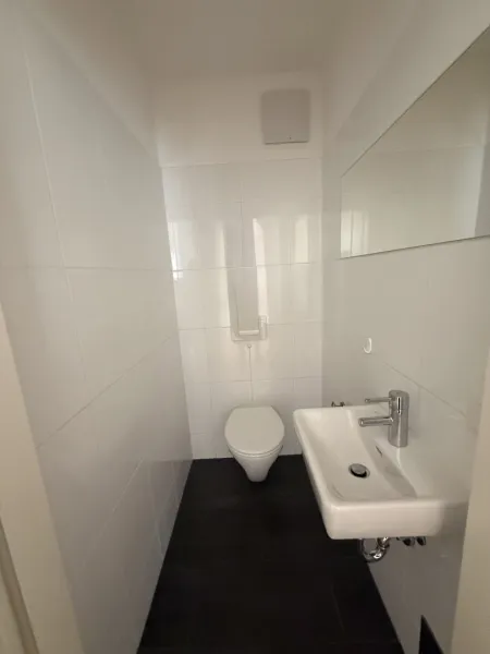 WC + Waschbecken