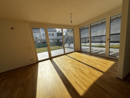 Toppreis - Neubau - Schöne 3 Zimmer Wohnung mit Terrasse und großer Gartenfläche (T 1.3 / EG)