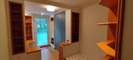 Sehr gepflegte, teilmöblierte 3- Zimmer Balkonwohnung in ruhiger Wohnlage des 23.Bezirks !