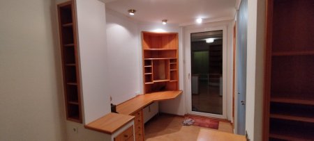 Sehr gepflegte, teilmöblierte 3- Zimmer Balkonwohnung in ruhiger Wohnlage des 23.Bezirks !