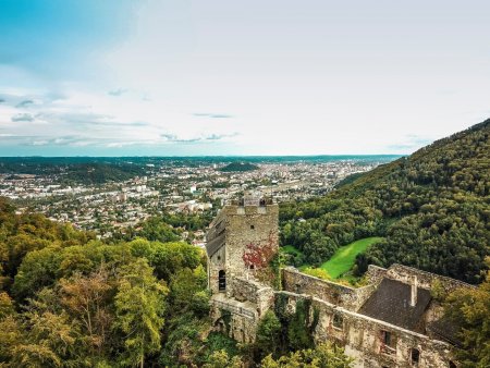 Historische Burgruine als Tourismushotspot