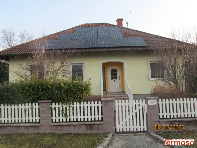 Traumhafter Bungalow vollunterkellert mit Fitness und Kino, perfekt und gepflegt mit wunderbaren Garten - Bild