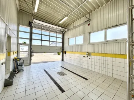 GOLS – REPRÄSENTATIVES BÜRO- UND GEWERBEOBJEKT MIT LAGER, GROSSZÜGIGEN FREIFLÄCHEN UND ERWEITERUNGSPOTENZIAL