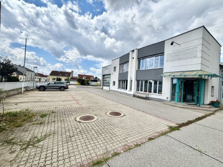 GOLS – REPRÄSENTATIVES BÜRO- UND GEWERBEOBJEKT MIT LAGER, GROSSZÜGIGEN FREIFLÄCHEN UND ERWEITERUNGSPOTENZIAL