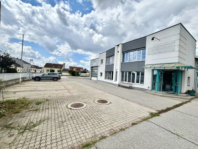 GOLS – REPRÄSENTATIVES BÜRO- UND GEWERBEOBJEKT MIT LAGER, GROSSZÜGIGEN FREIFLÄCHEN UND ERWEITERUNGSPOTENZIAL - Titelbild