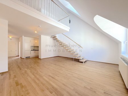 Traumhafte DG-Wohnung in 1060 Wien: 4 Zimmer und Balkon!