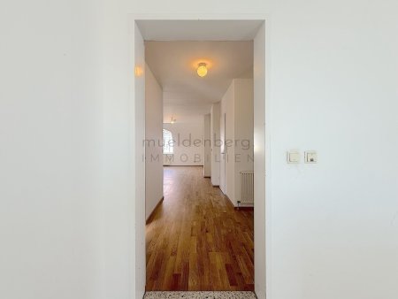 Traumhafte DG-Wohnung in 1060 Wien: 4 Zimmer und Balkon!