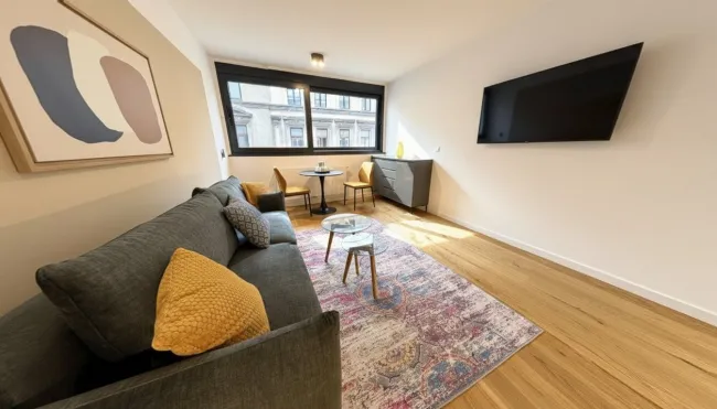 City-Living auf Top-Niveau: Möbliert, modern & sofort bezugsfertig - Titelbild