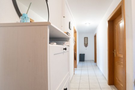 Niederkappel: Helle 3-Zimmer-Eigentumswohnung mit Loggia im 1. Obergeschoss zu kaufen