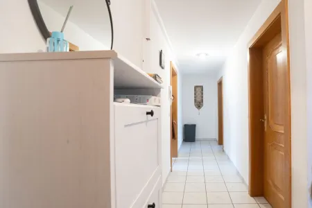 Niederkappel: Helle 3-Zimmer-Eigentumswohnung mit Loggia im 1. Obergeschoss zu kaufen