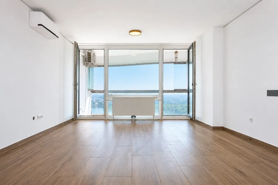 Hochhaus Neue Donau | Sanierte Wohnung mit Loggia - Titelbild