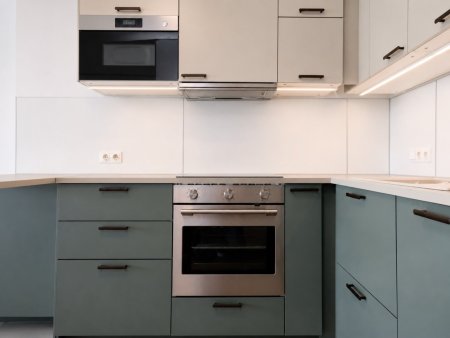 Hochhaus Neue Donau | Sanierte Wohnung mit Loggia
