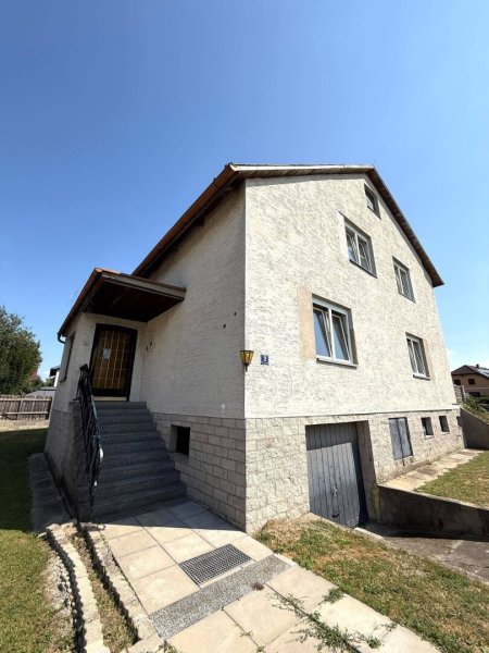 Großzügiges Haus in Traismauer mit Garten, Balkon & Garage – renovierungsbedürftig!