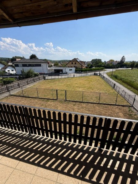 Großzügiges Haus in Traismauer mit Garten, Balkon & Garage – renovierungsbedürftig!