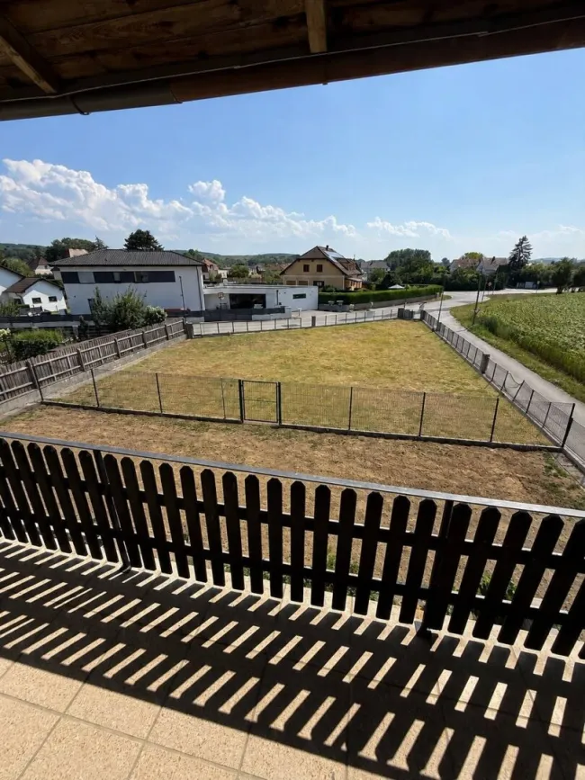 Großzügiges Haus in Traismauer mit Garten, Balkon & Garage – renovierungsbedürftig! - Bild
