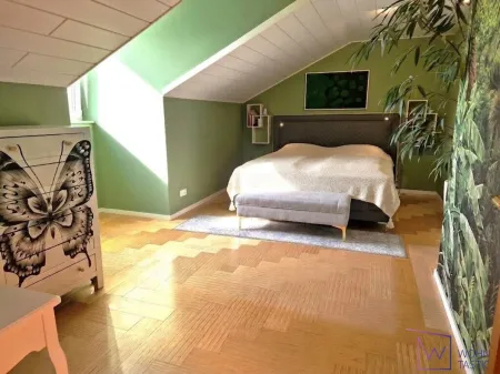Schlafzimmer mit Garten- und Fernblick