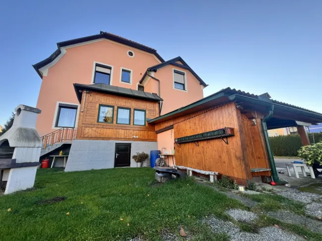 Traumhaus mit wunderschönem Garten in ruhiger Lage mit Doppelcarport - Bild