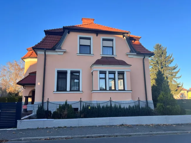 Traumhaus mit wunderschönem Garten in ruhiger Lage mit Doppelcarport - Titelbild