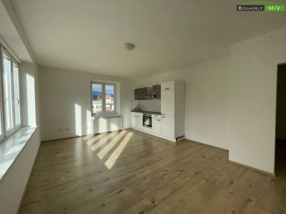 Mietwohnung mit möblierter Küche ++ Badezimmer mit Fenster ++ - Bild