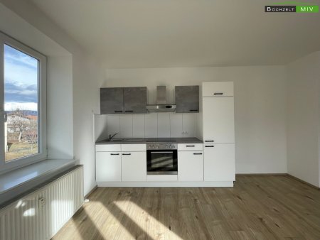 Mietwohnung mit möblierter Küche ++ Badezimmer mit Fenster ++