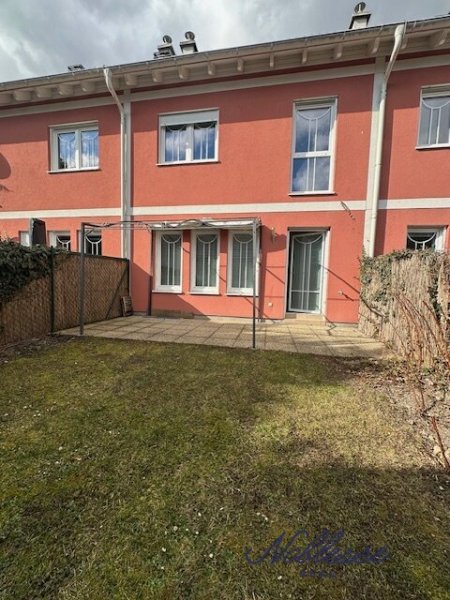 Großzügiges Mittelreihenhaus Nähe Donauzentrum inklusive Garagenstellplatz für einen PKW!