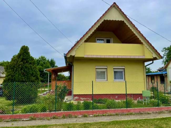 PRIVATVERKAUF: Gepflegtes Haus mit zwei getrennten Einheiten in Vörs, Ungarn zu verkaufen. - Bild