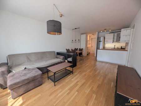 TRIENNA: Moderne 2-Zi-Wohnung mit Balkon / vollmöbliert