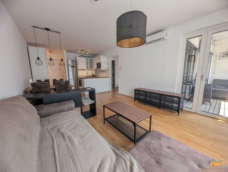 TRIENNA: Moderne 2-Zi-Wohnung mit Balkon / vollmöbliert