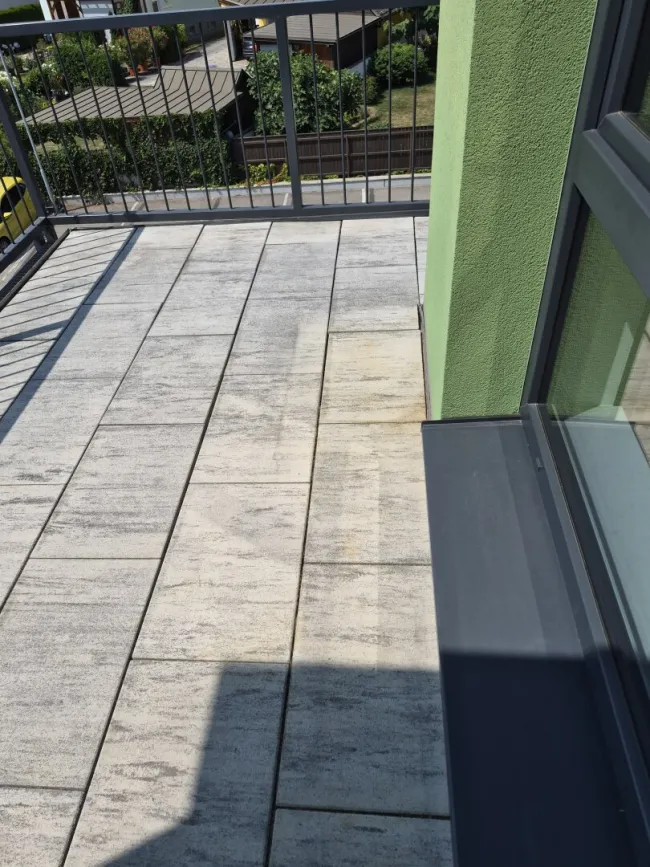 Wohnkomfort mit Aussicht: Ca. 60 m² 3-Zimmer-Wohnung und sonniger 12 m² Südwest-Eckbalkon - Bild