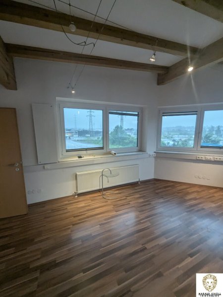 Attraktive Büro- / Praxisräumlichkeiten im 2. Obergeschoss – 108 qm in Vomp