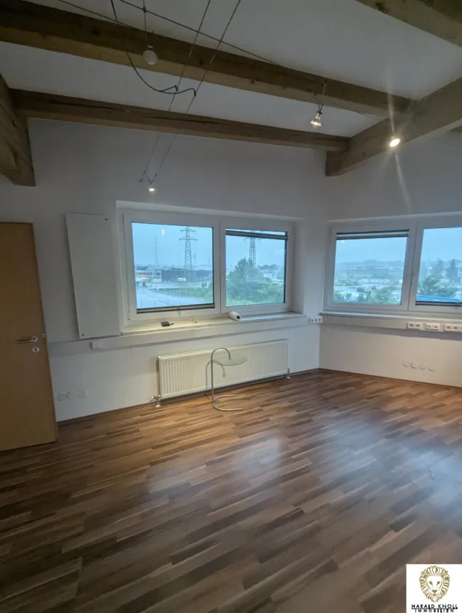 Attraktive Büro- / Praxisräumlichkeiten im 2. Obergeschoss – 108 qm in Vomp - Bild