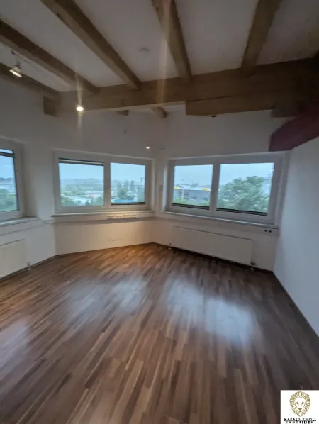Attraktive Büro- / Praxisräumlichkeiten im 2. Obergeschoss – 108 qm in Vomp