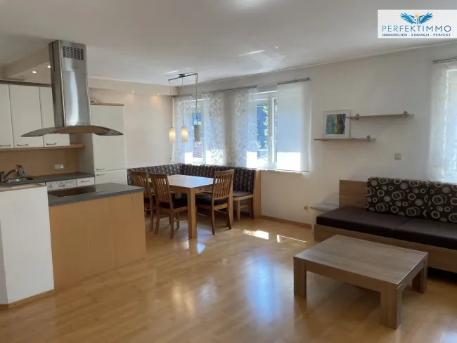 Charmante 2-Zimmer-Wohnung mit Terrasse und überdachtem Abstellplatz - Bild