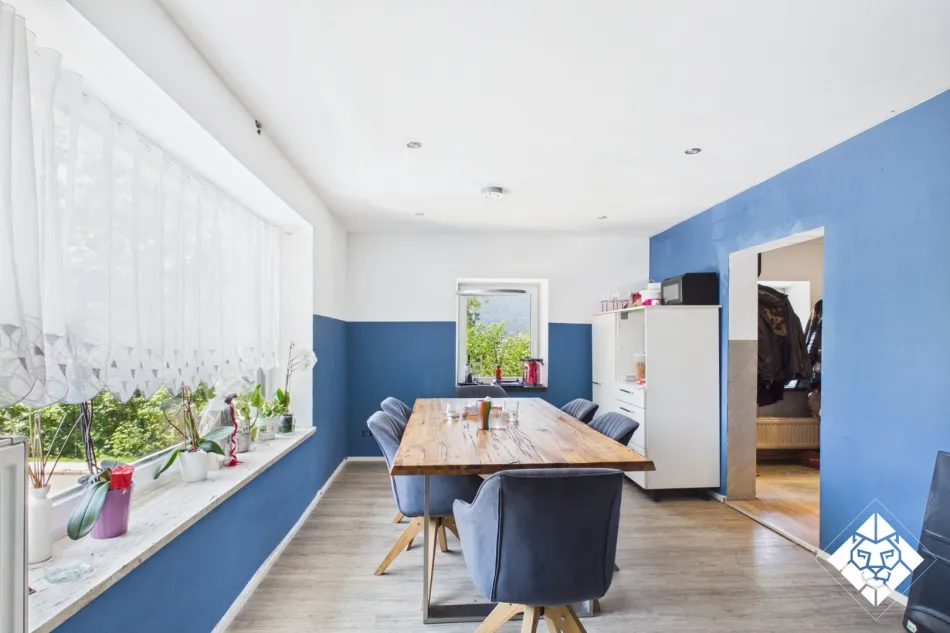 Zweifamilienhaus mit Ausbau- und Gestaltungspotenzial zu kaufen! - Bild