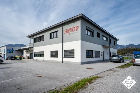 Moderne Geschäftsfläche mit großzügigem Lager zu mieten!