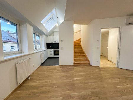 1. Monat mietfrei! Lichtdurchflutete Dachgeschoß-Wohnung, Nähe Margarethenplatz/Naschmarkt