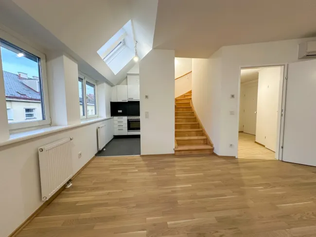 1. Monat mietfrei! Lichtdurchflutete Dachgeschoß-Wohnung, Nähe Margarethenplatz/Naschmarkt - Bild