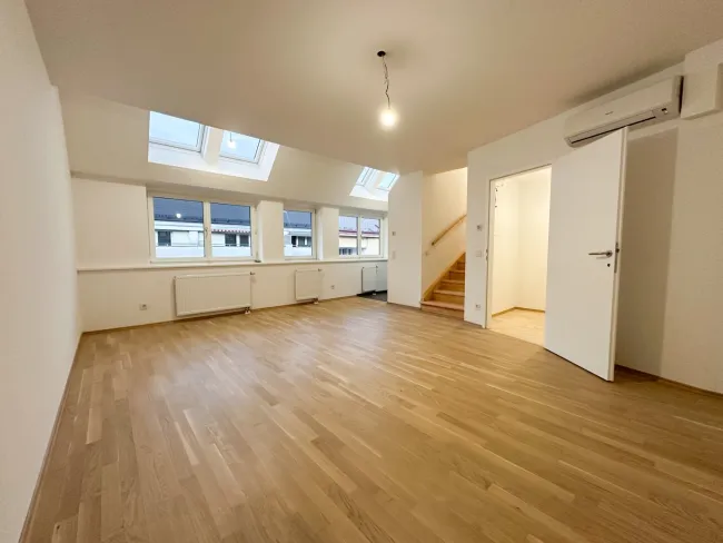 1. Monat mietfrei! Lichtdurchflutete Dachgeschoß-Wohnung, Nähe Margarethenplatz/Naschmarkt - Titelbild