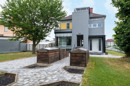 Wohnen mit Stil – Stadthausvilla mit schönem Garten