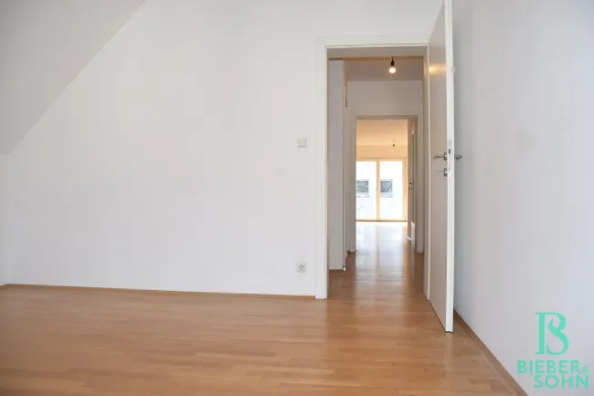 Zimmer 1/Blick Flur